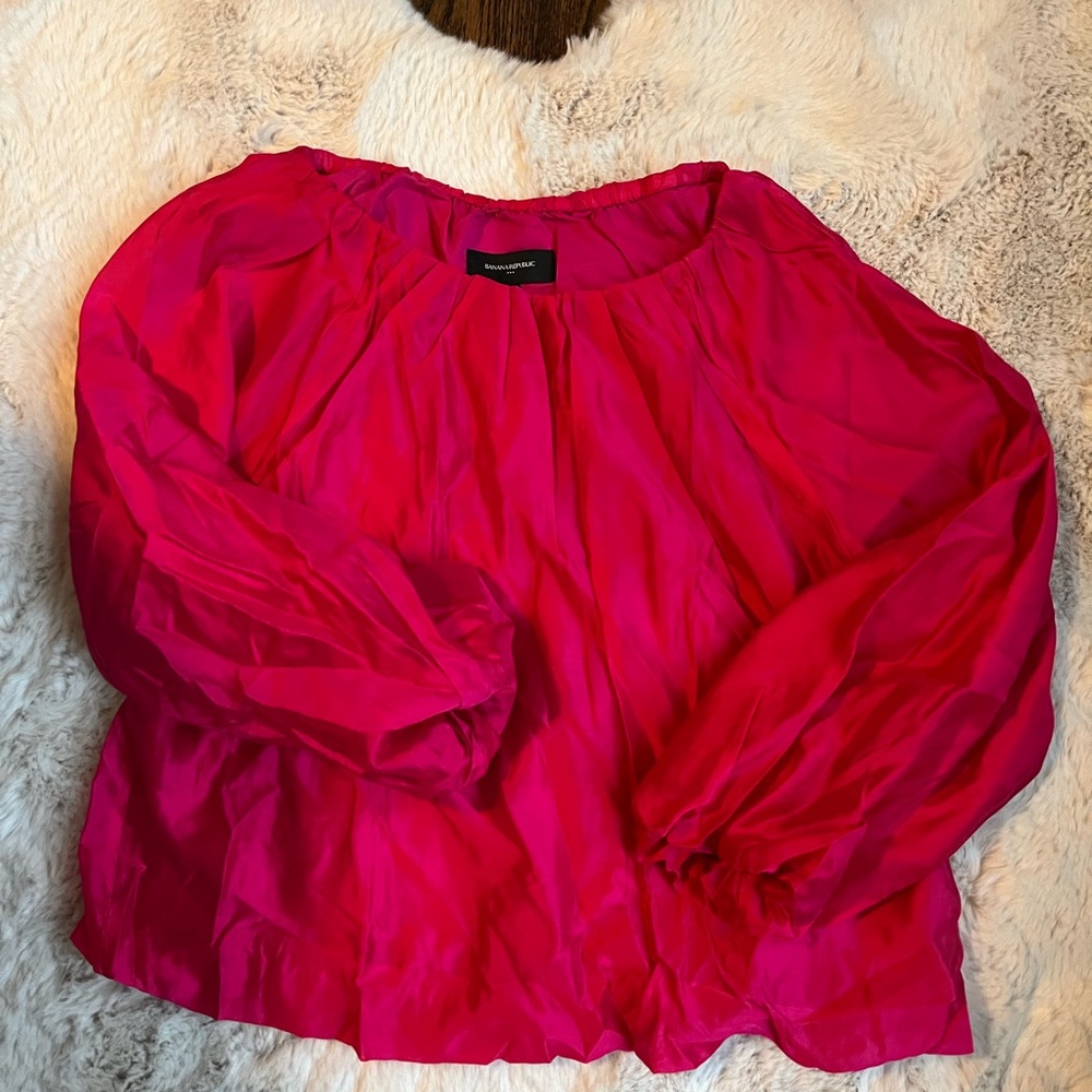 Banana Republic. NWT. Women's Bright Pink Top